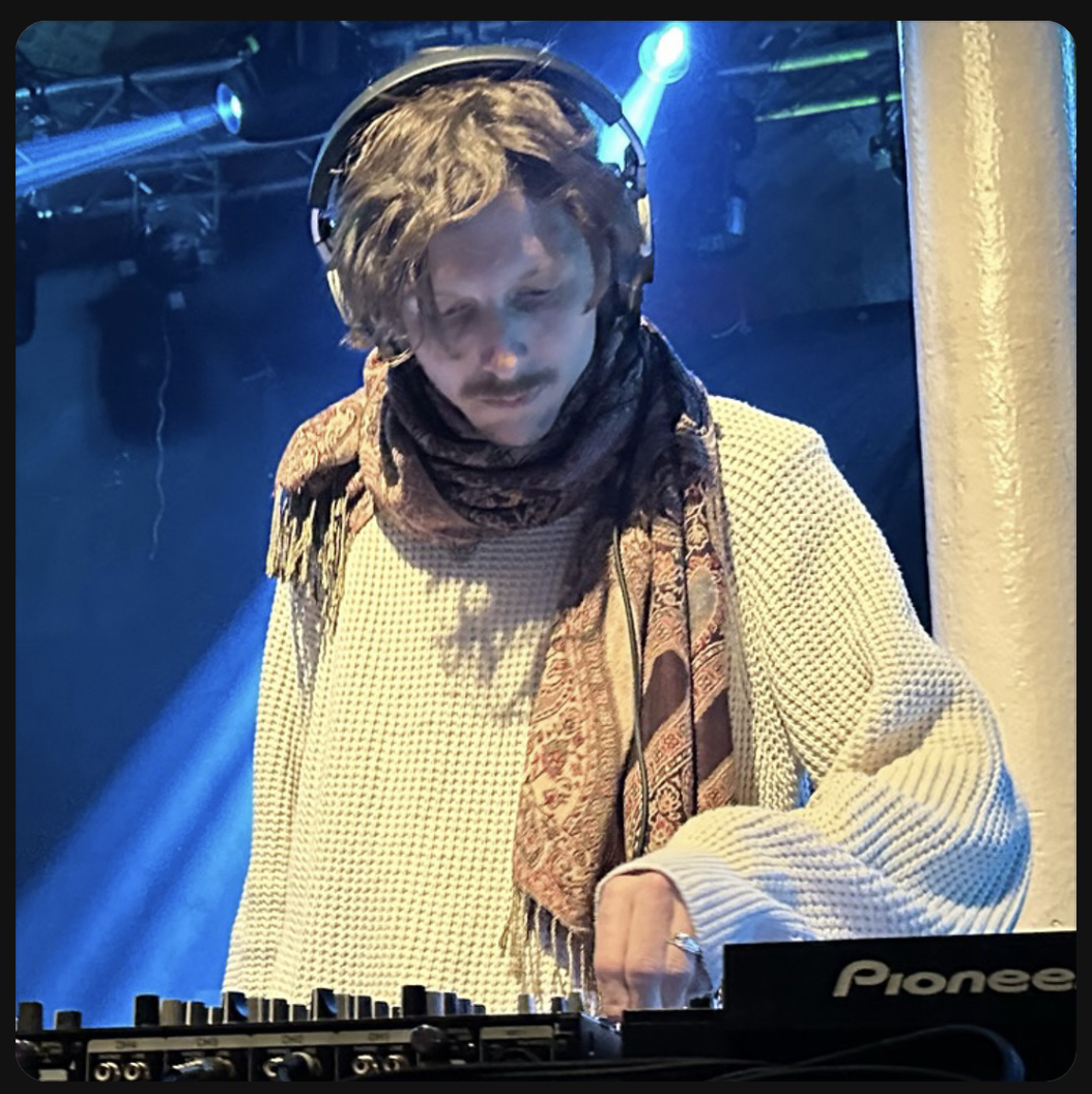 MAKSU