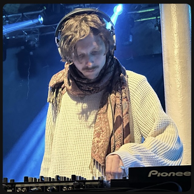 MAKSU